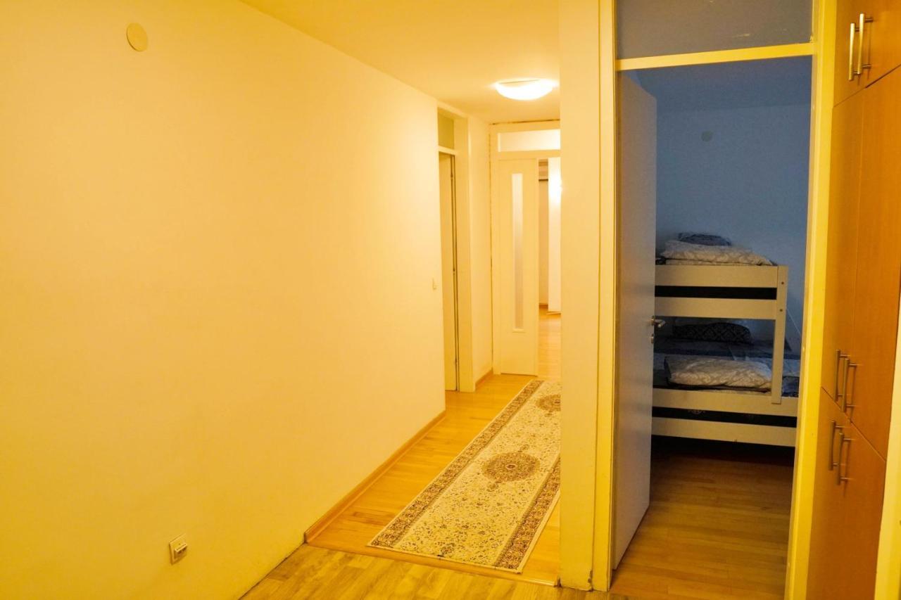 City Center Grand Apartment - Three-Bedroom, Free Parking Sarajevo Esterno foto