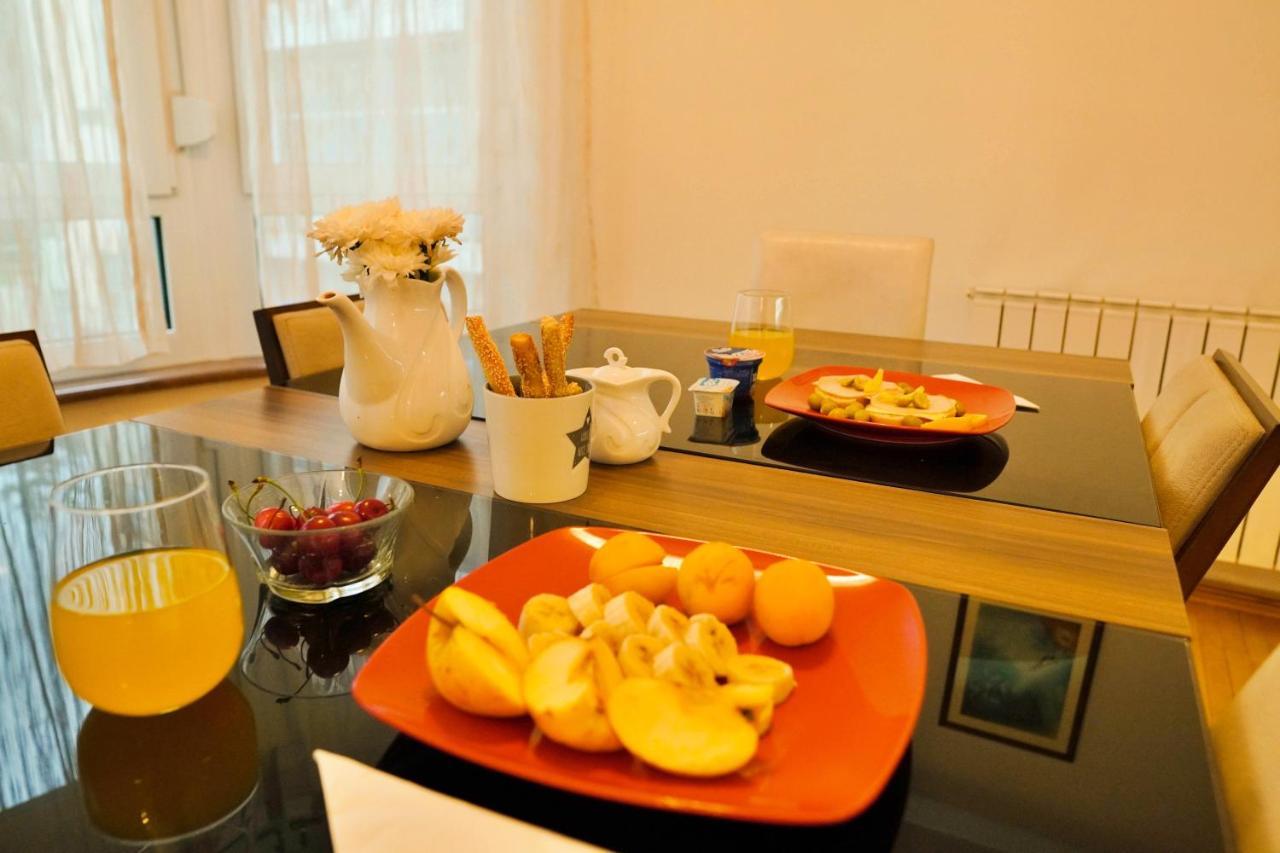 City Center Grand Apartment - Three-Bedroom, Free Parking Sarajevo Esterno foto