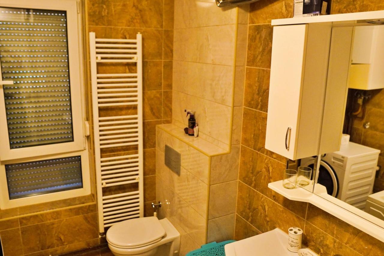 City Center Grand Apartment - Three-Bedroom, Free Parking Sarajevo Esterno foto