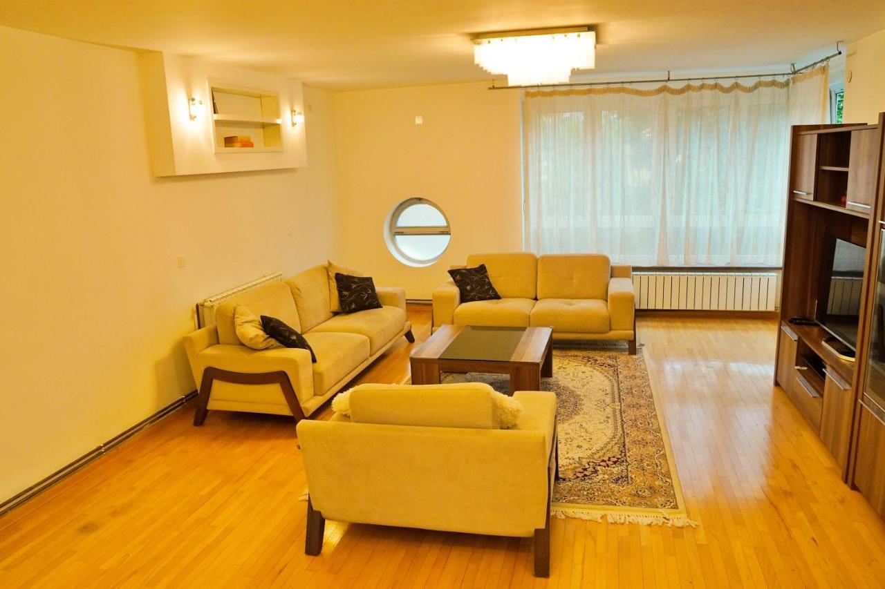 City Center Grand Apartment - Three-Bedroom, Free Parking Sarajevo Esterno foto