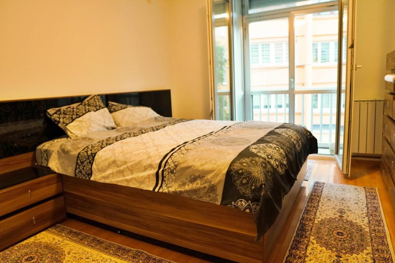 City Center Grand Apartment - Three-Bedroom, Free Parking Sarajevo Esterno foto