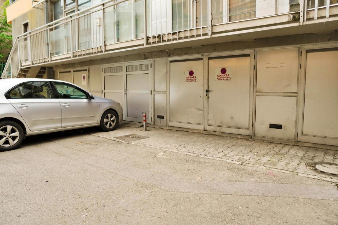 City Center Grand Apartment - Three-Bedroom, Free Parking Sarajevo Esterno foto