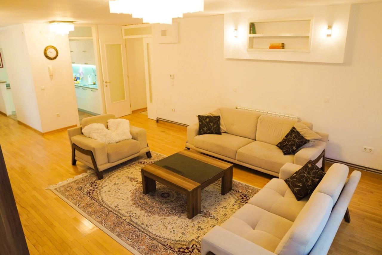 City Center Grand Apartment - Three-Bedroom, Free Parking Sarajevo Esterno foto