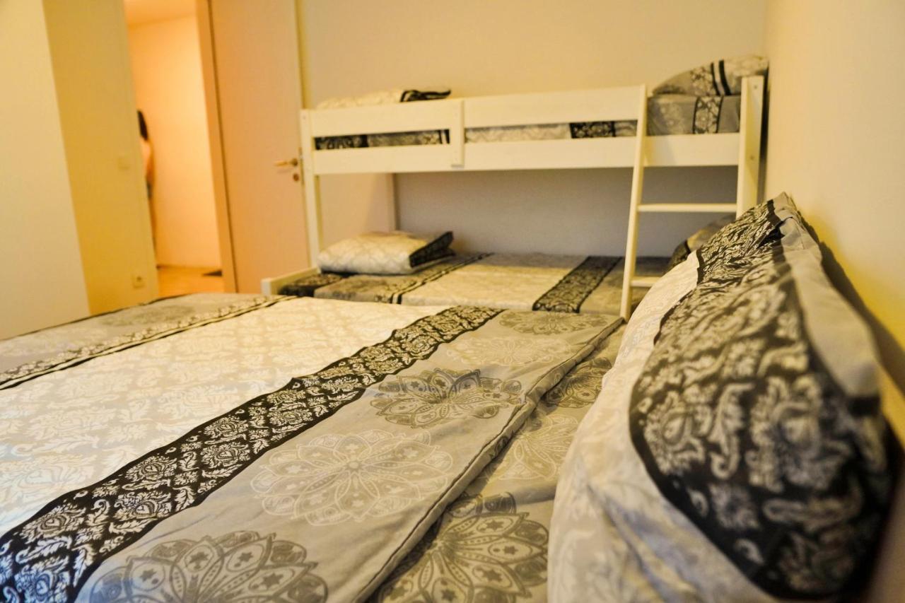 City Center Grand Apartment - Three-Bedroom, Free Parking Sarajevo Esterno foto