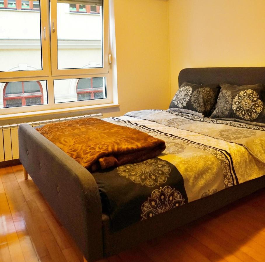 City Center Grand Apartment - Three-Bedroom, Free Parking Sarajevo Esterno foto