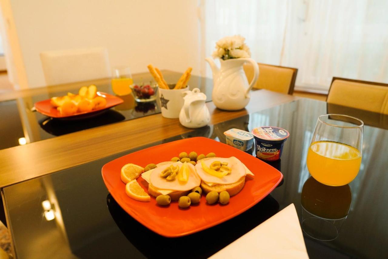 City Center Grand Apartment - Three-Bedroom, Free Parking Sarajevo Esterno foto