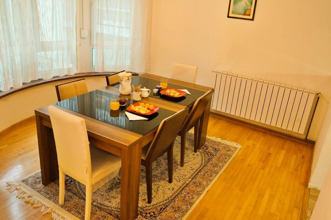 City Center Grand Apartment - Three-Bedroom, Free Parking Sarajevo Esterno foto