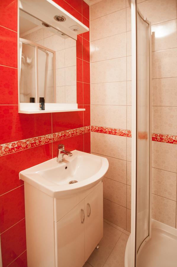 City Center Grand Apartment - Three-Bedroom, Free Parking Sarajevo Esterno foto